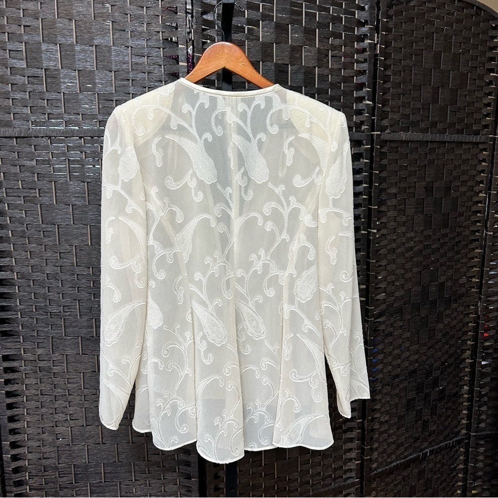 R&M Richards Vintage Paisley Print pearl blouse size 8 medium with tail - Picture 11 of 12